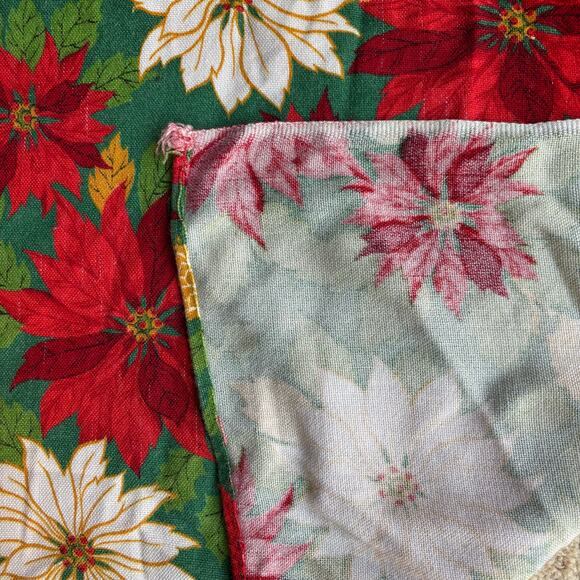 Christmas Tablecloth vintage 70's woven red green white gold poinsettias cloth - Picture 5 of 7